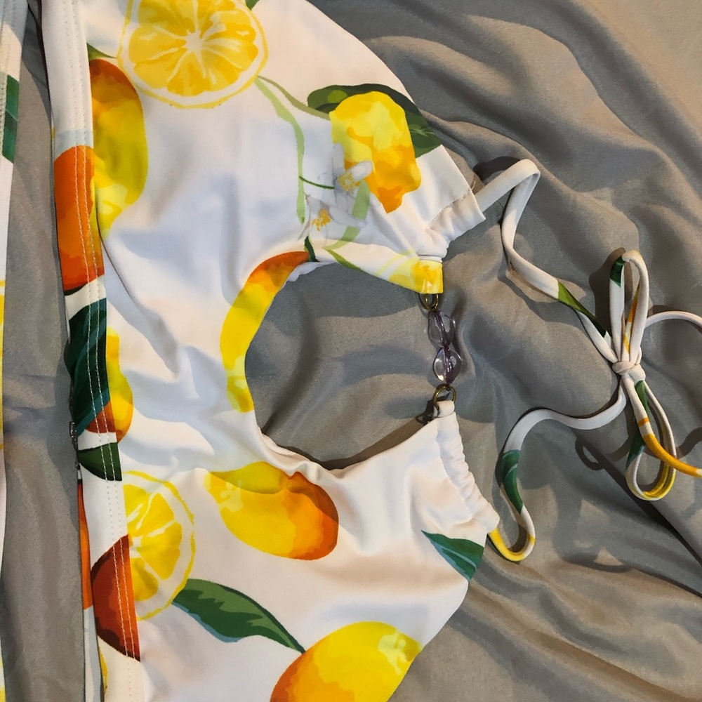 🍋 Lemon Pattern Bathing Suit - Picture 4 of 10